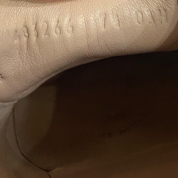 Gucci Falcer Bee embroidered Off White Leather Low Top lace-up Sneakers - Picture 10 of 15